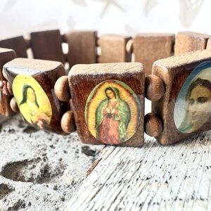 Wooden Religious Stretch Bracelet - Easter - Vintage look Bible NWT - gift wrap